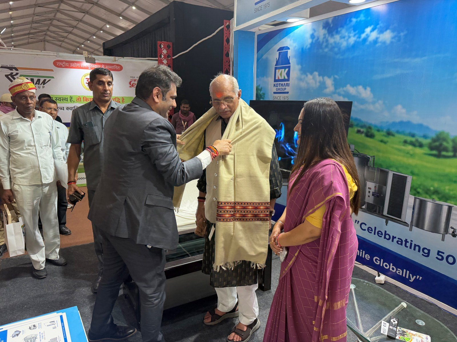 Minister Dharampal Singh visiting ADFPL stall at Rangeelo Varanasi Dairy Exhibition
